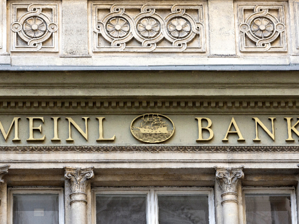 Meinl Bank Austria loses license